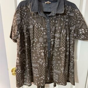 POL Brown and White Short Sleeve Button Down Shirt